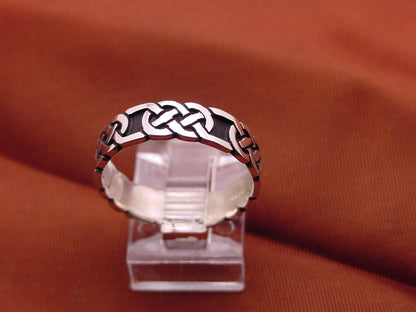 Border Pattern Ring